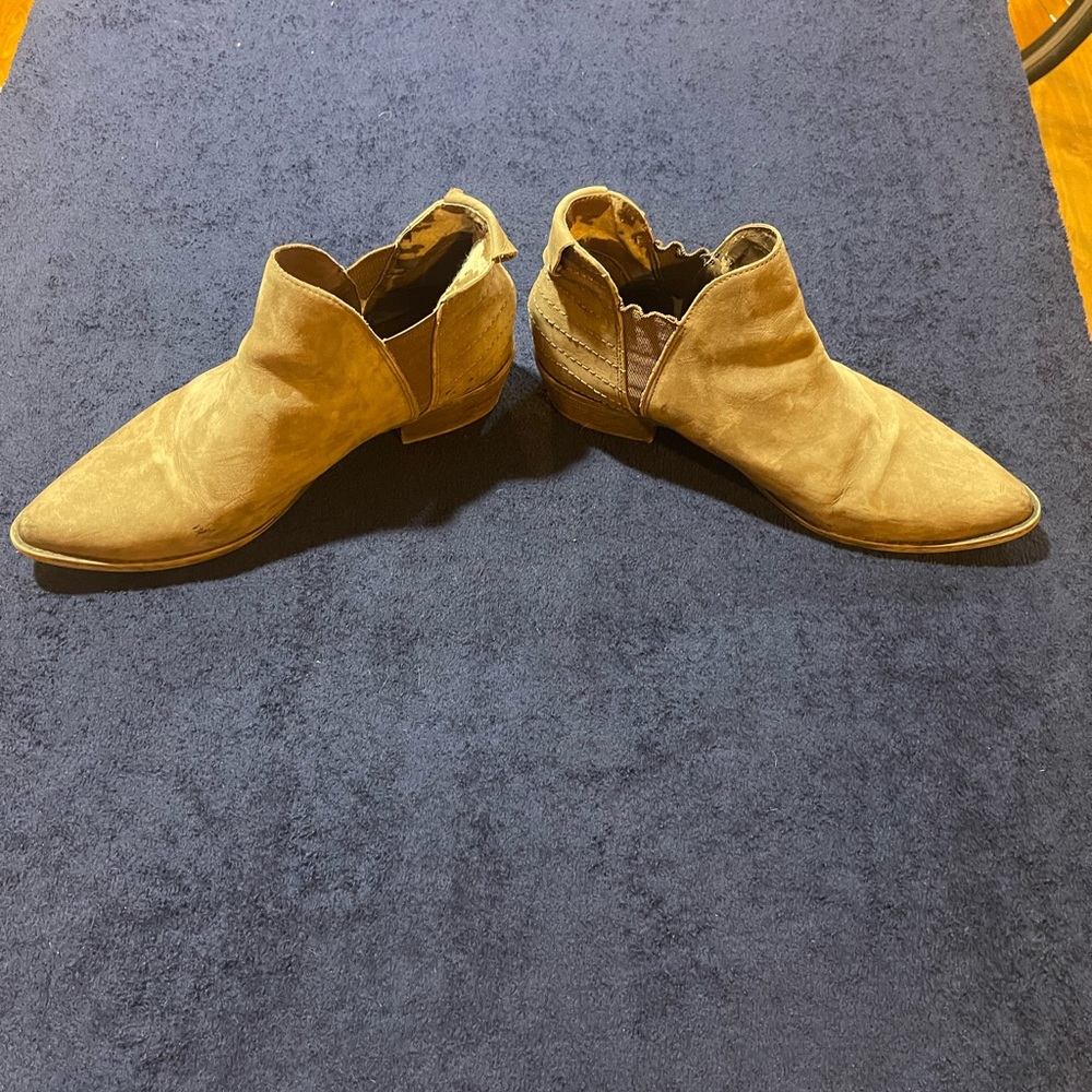 Steve Madden ankle boots! Women’s size 10.